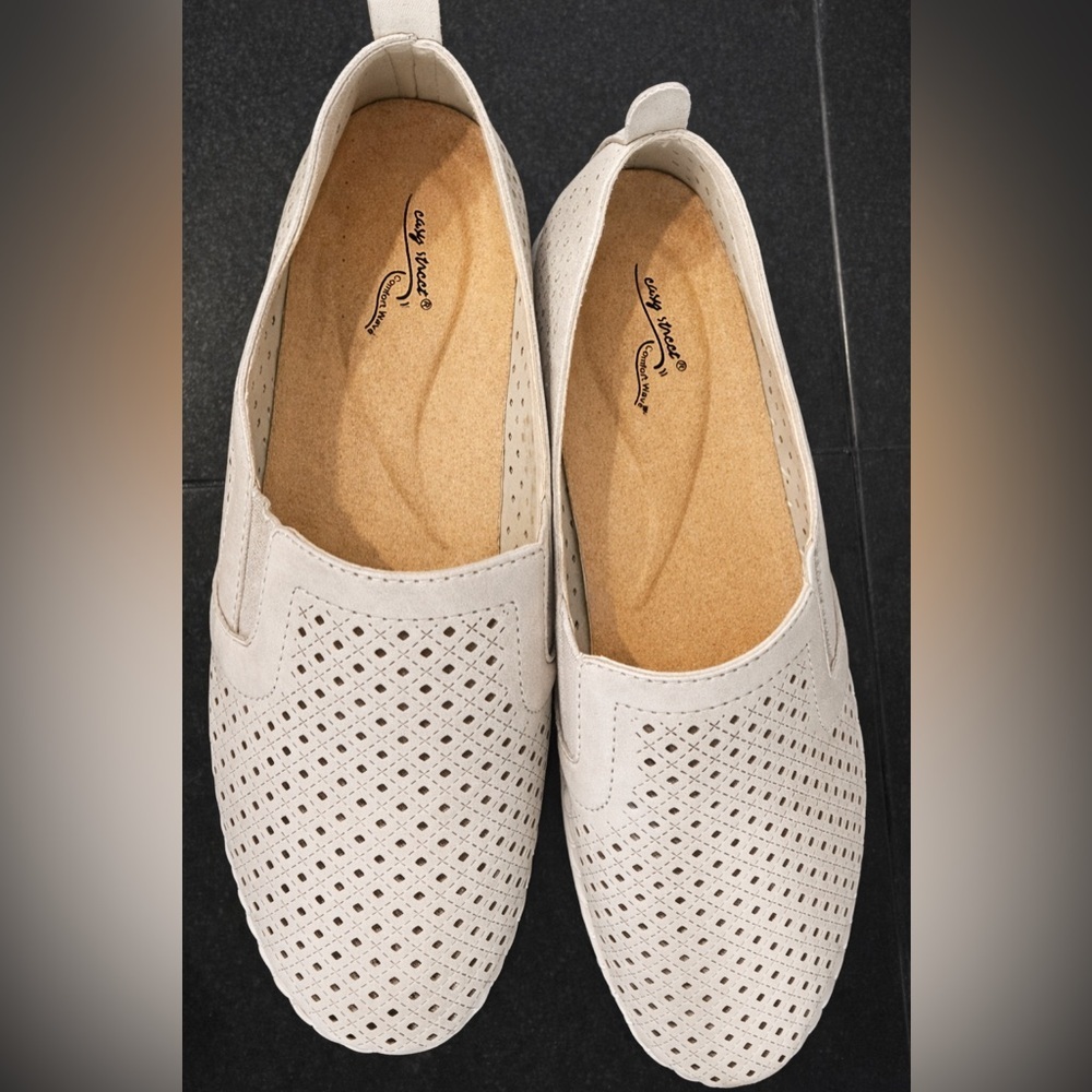Easy Street Women's Round Oxford Slip-On Shoes - Champagne - Picture 5 of 6